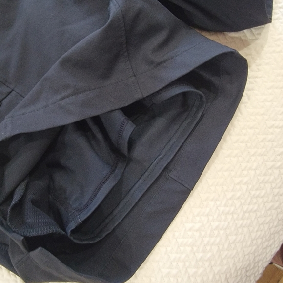 L.L. Bean Black Bike Shorts Size Large Activewear Built In Padded Shorts Lining - Picture 3 of 14